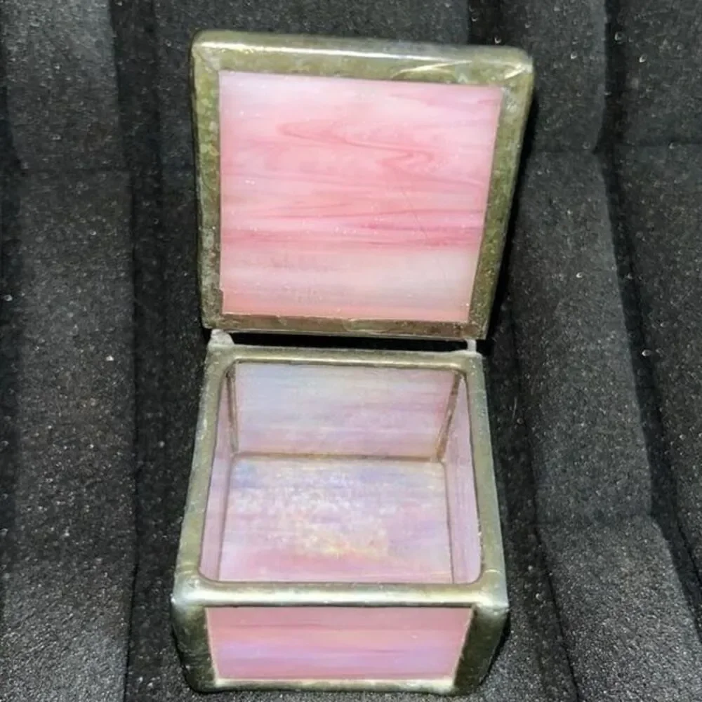 Stained pink glass press flowers 2”x2”x2” trinket box vintage